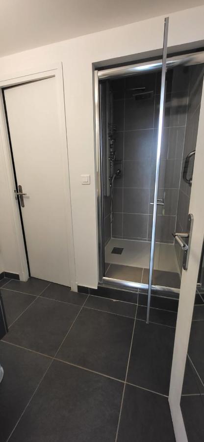 Escale En Bord De Avec Piscine Et Jardins Appartement